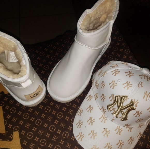 Boots,hats and scarfs - Picture 4 of 8